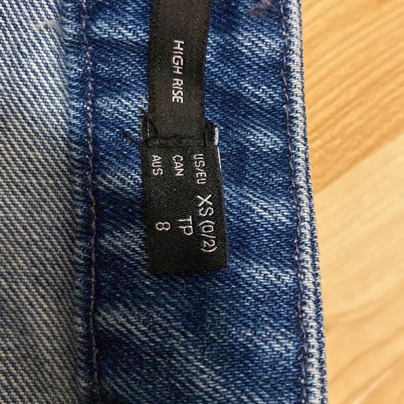 Women’s Volcom Denim Skirt. Size XS (0-2). Good used condition. - Picture 3 of 5